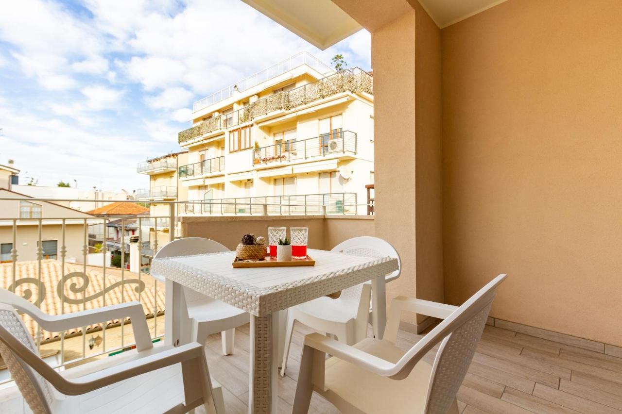Giada 2P - Palazzina Laura Myho Casa Daire Tortoreto Dış mekan fotoğraf